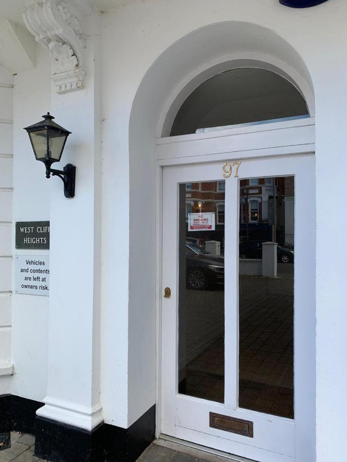 Bournemouth Beachfront Retreat 3 Bedroom 3 Bathroom Seaside B&B With Free Parking Εξωτερικό φωτογραφία