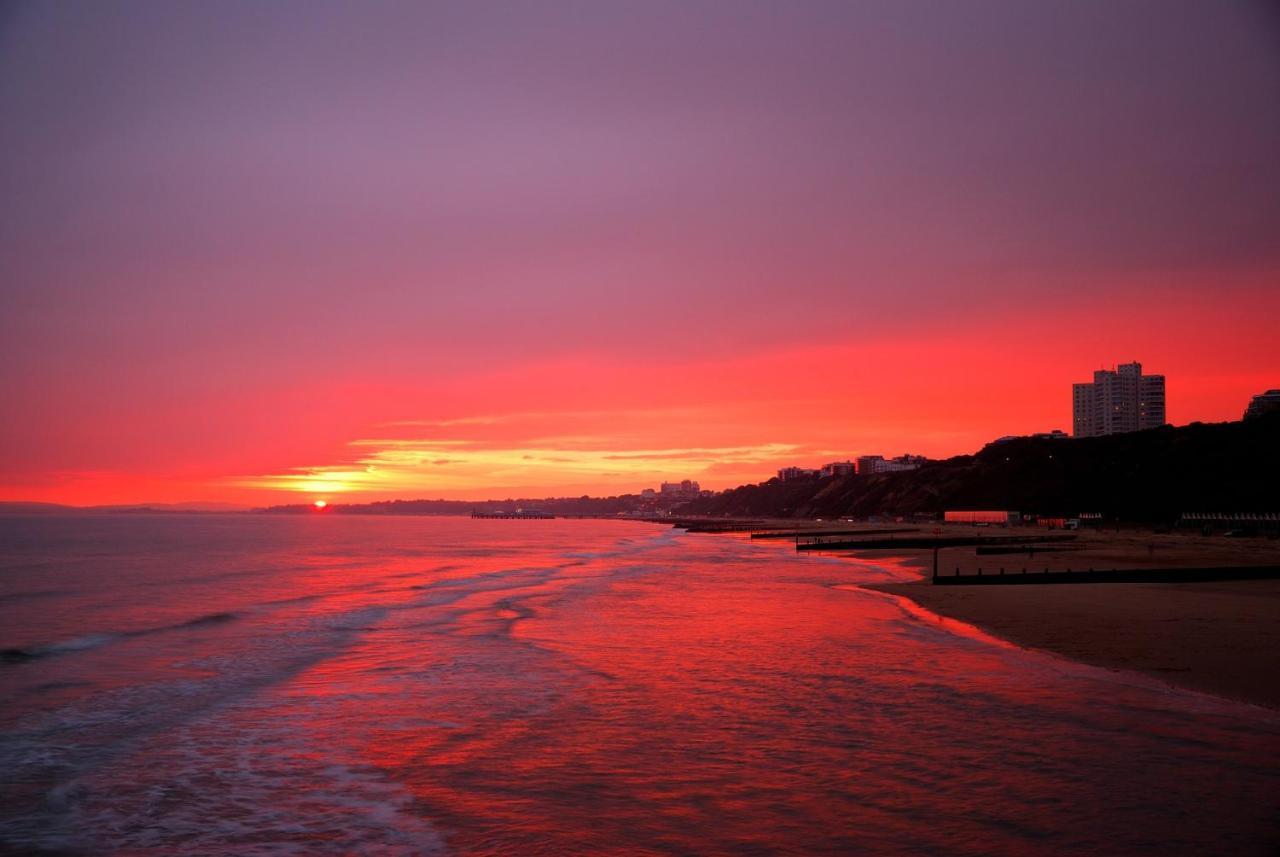 Bournemouth Beachfront Retreat 3 Bedroom 3 Bathroom Seaside B&B With Free Parking Εξωτερικό φωτογραφία