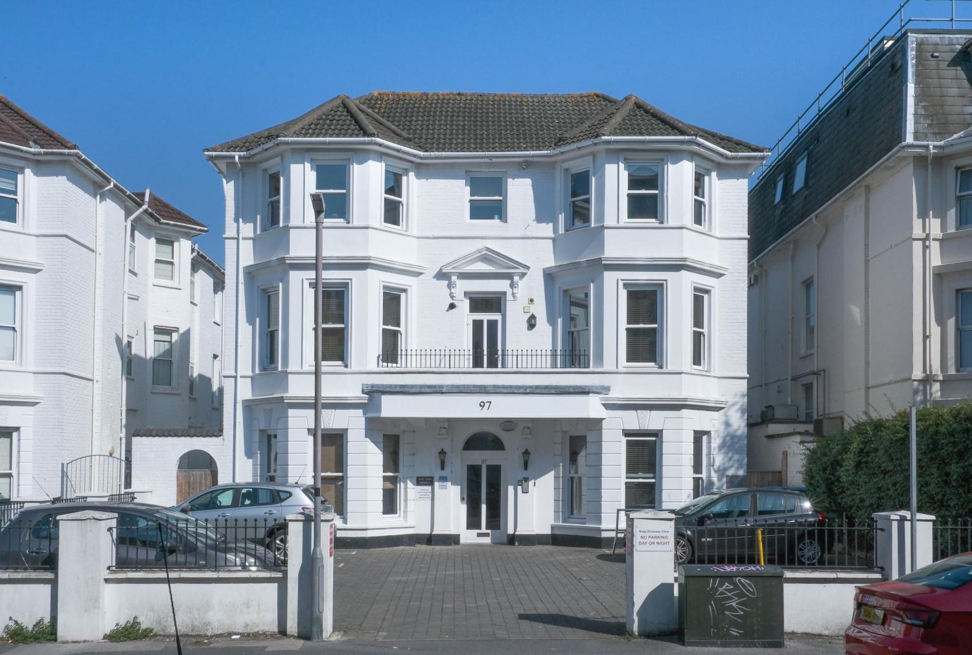 Bournemouth Beachfront Retreat 3 Bedroom 3 Bathroom Seaside B&B With Free Parking Εξωτερικό φωτογραφία