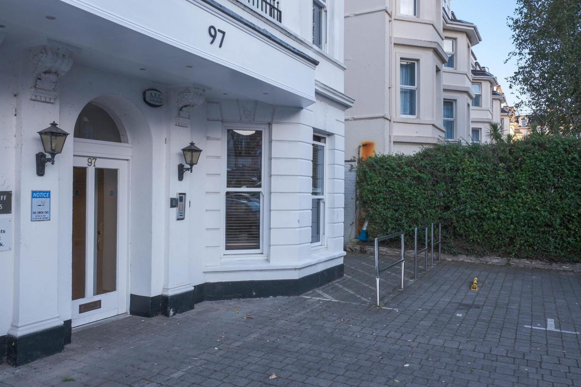 Bournemouth Beachfront Retreat 3 Bedroom 3 Bathroom Seaside B&B With Free Parking Εξωτερικό φωτογραφία