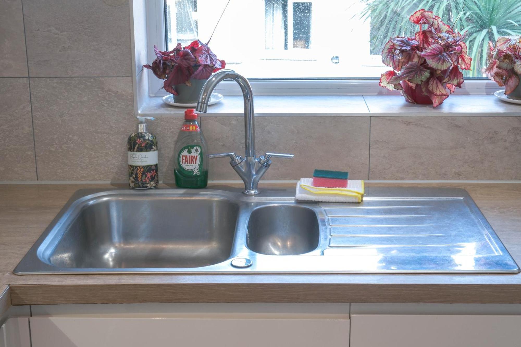 Bournemouth Beachfront Retreat 3 Bedroom 3 Bathroom Seaside B&B With Free Parking Εξωτερικό φωτογραφία